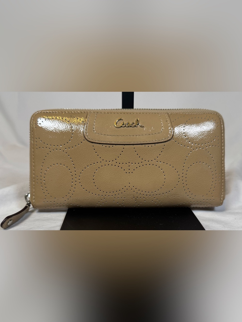 Coach Ashley Cream Perforated Zip Around Wallet Accordian Signature C Pattern